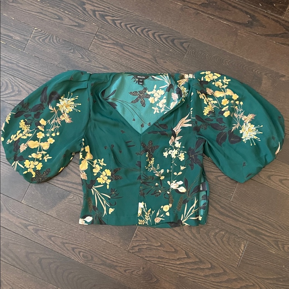 RW.Co balloon sleeve floral printed blouse.